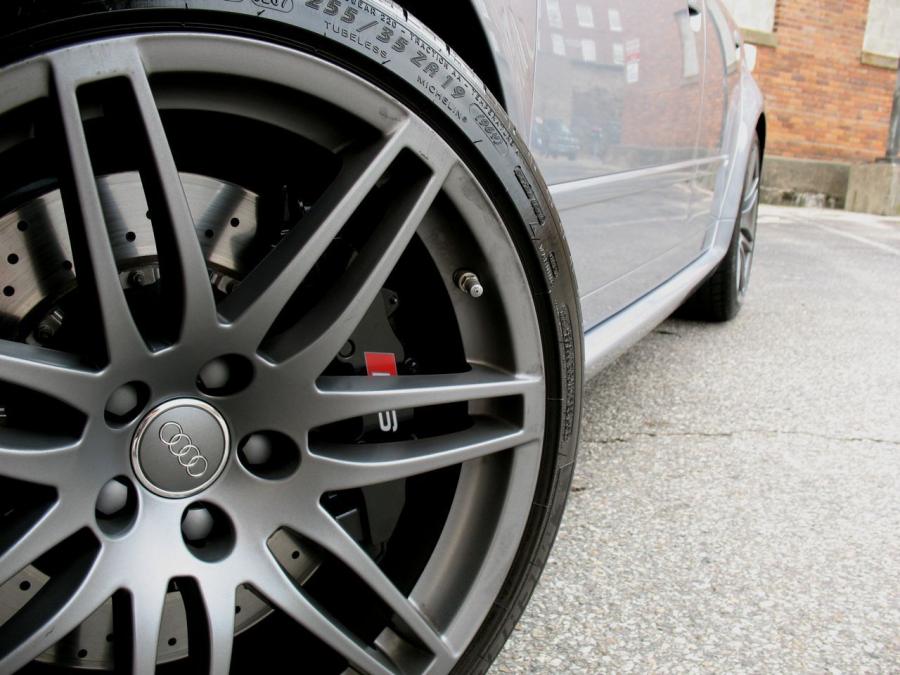 Колеса Audi RS4 Sedan (B7, 8E) 2005 года  (NA) (фото 13 из 45)